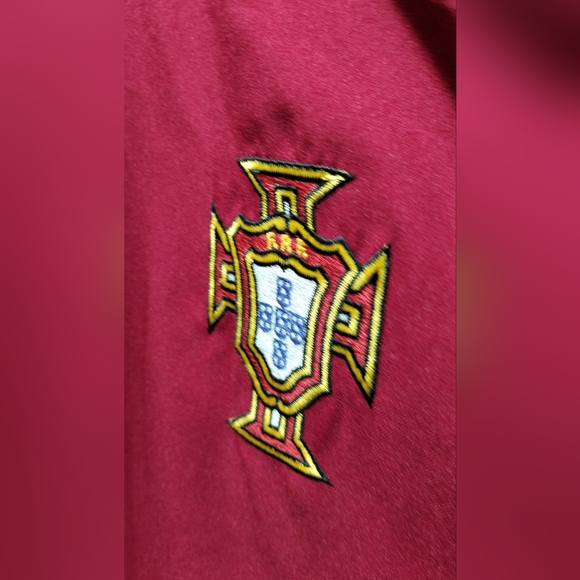 2002 Portugal Jersey - Picture 3 of 7